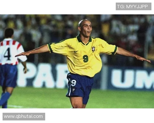 全球四大足球明星的传奇故事与成就解析