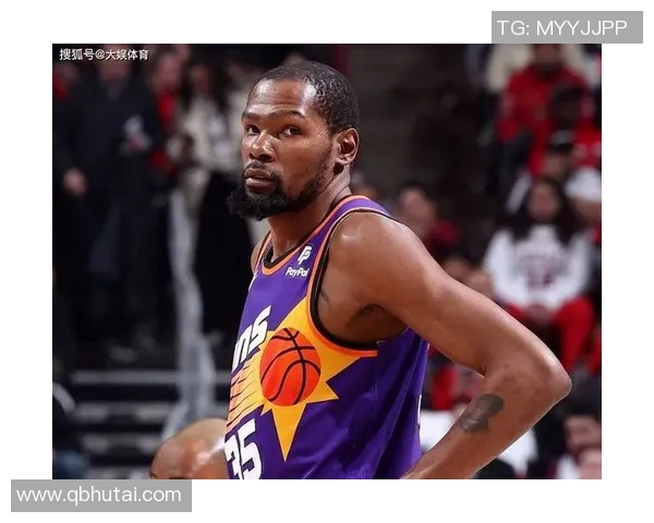 宛若天神的篮球明星在赛场上展现无与伦比的风采与魅力